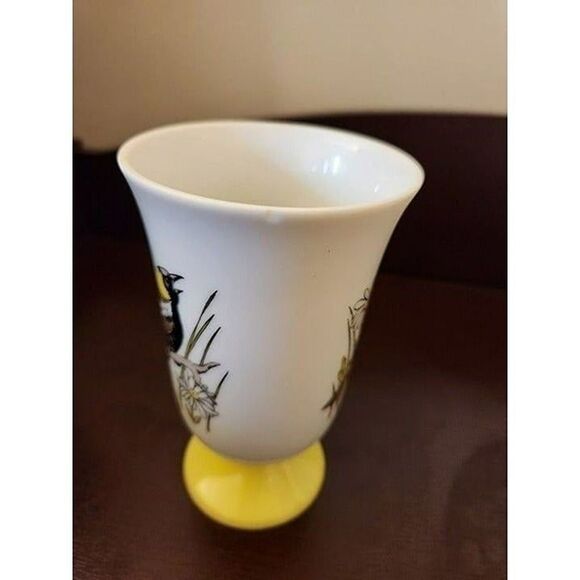Vintage Sanyei Bird Pedestal Coffee Cups - Picture 5 of 12